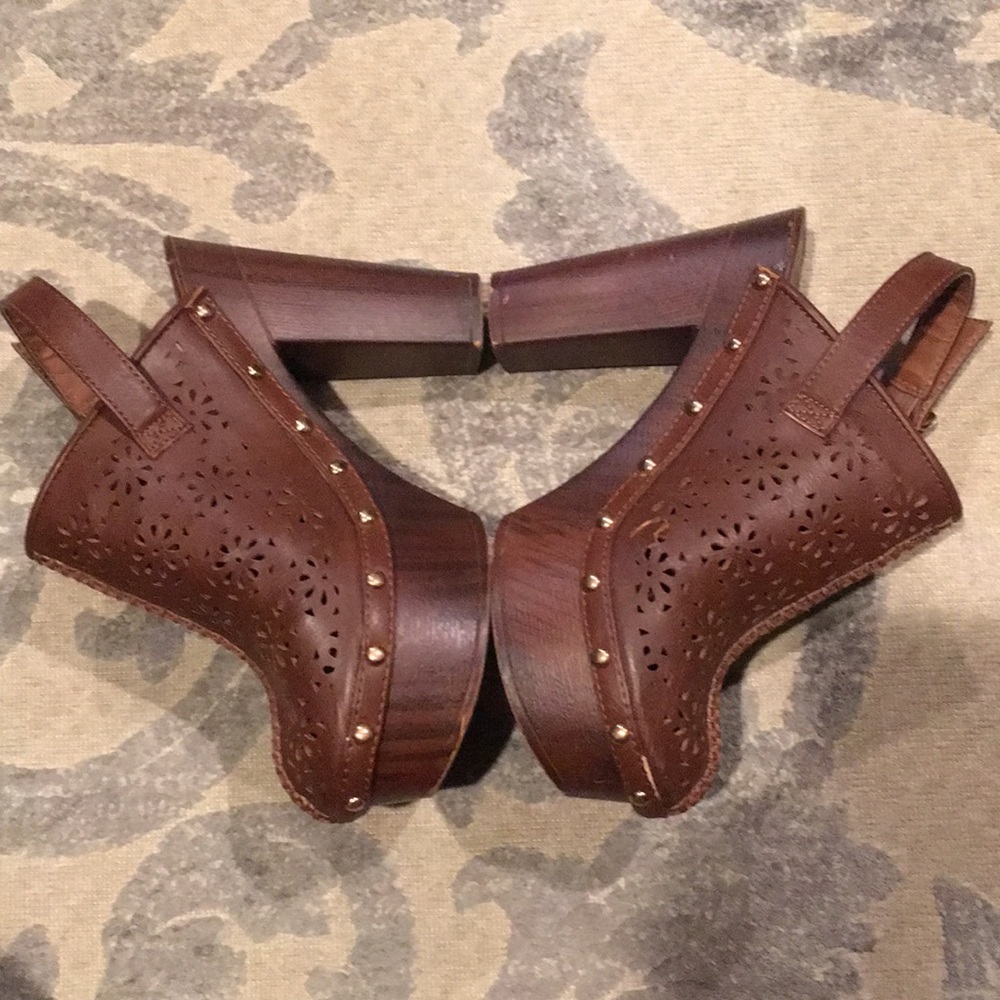 Clogs - Picture 2 of 4